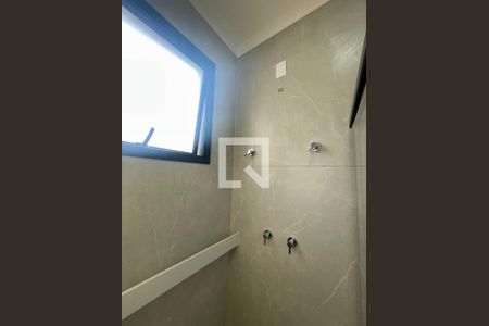 Casa de condomínio à venda com 208m², 4 quartos e 4 vagas Casa de condomínio à venda com 208m², 4 quartos e 4 vagasBanheiro das Demi Suítes