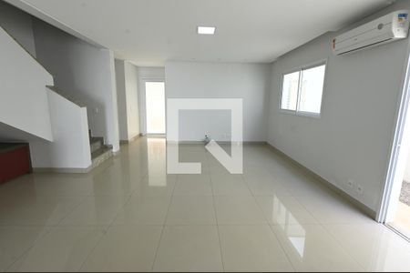 Sala de casa de condomínio para alugar com 3 quartos, 150m² em Sitios Santa Luzia, Aparecida de Goiânia