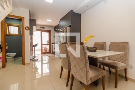 Sala de casa à venda com 2 quartos, 110m² em Guarujá, Porto Alegre