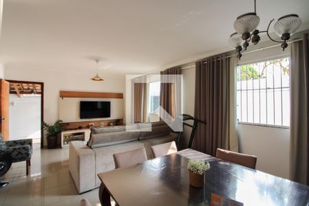 Sala de casa à venda com 3 quartos, 180m² em Itapoã, Belo Horizonte