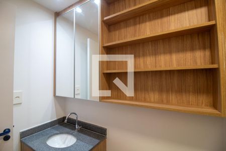 Banheiro de kitnet/studio para alugar com 1 quarto, 25m² em Campo Belo, São Paulo