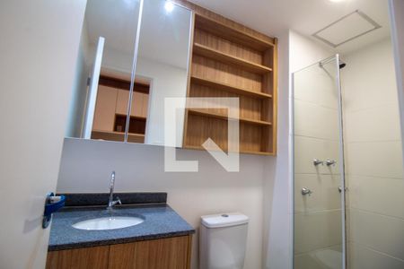 Banheiro de kitnet/studio para alugar com 1 quarto, 25m² em Campo Belo, São Paulo