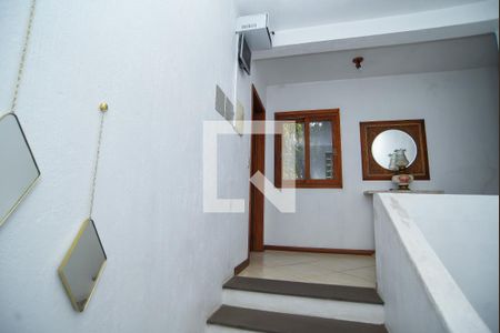 Casa de condomínio para alugar com 207m², 3 quartos e 2 vagas Casa de condomínio para alugar com 207m², 3 quartos e 2 vagasEscada