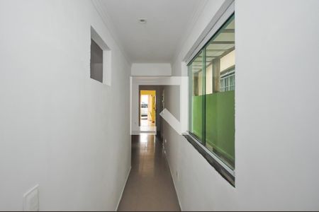 Corredor de casa para alugar com 2 quartos, 130m² em Jardim Oliveiras, Taboão da Serra