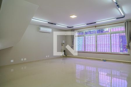 Sala de casa à venda com 4 quartos, 305m² em Parque Jabaquara, São Paulo