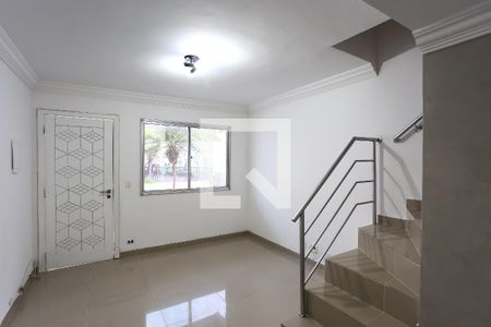 Sala de casa de condomínio para alugar com 2 quartos, 103m² em Campo Limpo, São Paulo