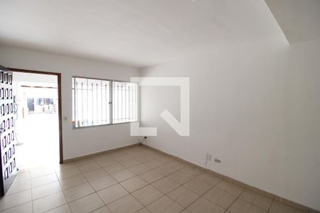 Sala de casa de condomínio para alugar com 3 quartos, 100m² em Vila Carbone, São Paulo