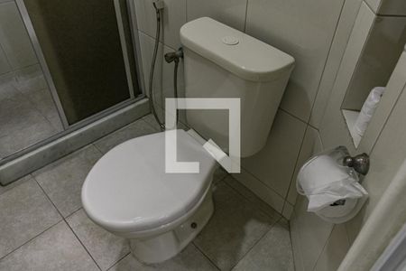 Banheiro de kitnet/studio para alugar com 1 quarto, 40m² em Leme, Rio de Janeiro