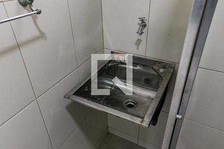 Banheiro de kitnet/studio para alugar com 1 quarto, 40m² em Leme, Rio de Janeiro