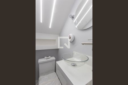 Lavabo de casa à venda com 3 quartos, 120m² em Vila Gumercindo, São Paulo