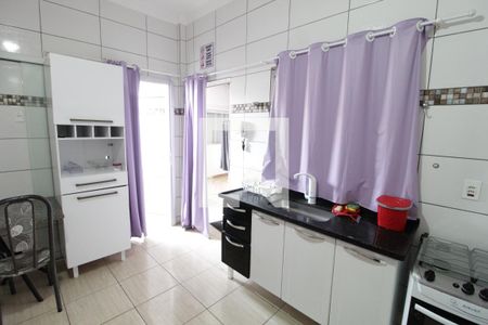 Cozinha de kitnet/studio para alugar com 1 quarto, 22m² em Bom Jesus, Uberlândia