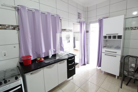 Cozinha de kitnet/studio para alugar com 1 quarto, 22m² em Bom Jesus, Uberlândia