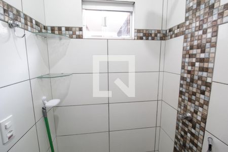 Banheiro de kitnet/studio para alugar com 1 quarto, 22m² em Bom Jesus, Uberlândia