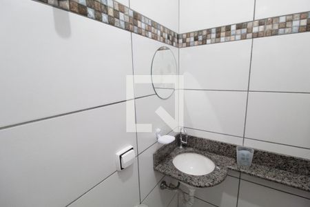 Banheiro de kitnet/studio para alugar com 1 quarto, 22m² em Bom Jesus, Uberlândia