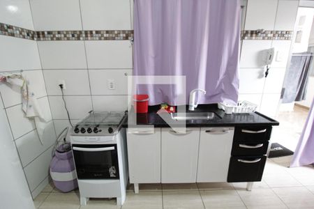 Cozinha de kitnet/studio para alugar com 1 quarto, 22m² em Bom Jesus, Uberlândia