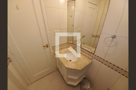 Banheiro de apartamento para alugar com 1 quarto, 55m² em Itararé, São Vicente