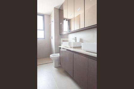 Banheiro de apartamento para alugar com 1 quarto, 44m² em Vila da Serra, Nova Lima