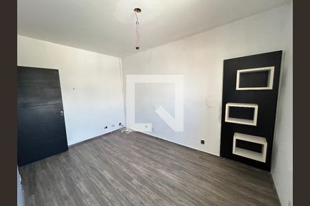 Suite de casa à venda com 5 quartos, 300m² em Vila Ipojuca, São Paulo