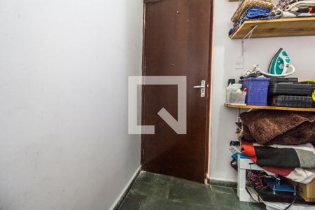 Casa à venda com 325m², 4 quartos e 2 vagas Casa à venda com 325m², 4 quartos e 2 vagasEscritório