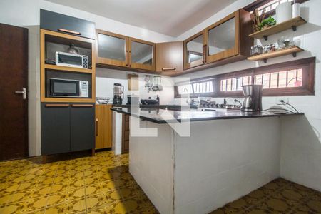 Casa à venda com 325m², 4 quartos e 2 vagas Casa à venda com 325m², 4 quartos e 2 vagasCozinha
