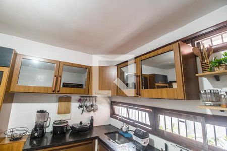 Casa à venda com 325m², 4 quartos e 2 vagas Casa à venda com 325m², 4 quartos e 2 vagasDetalhe da cozinha