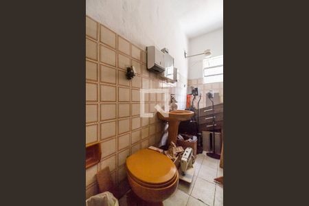 Casa à venda com 325m², 4 quartos e 2 vagas Casa à venda com 325m², 4 quartos e 2 vagasBanheiro