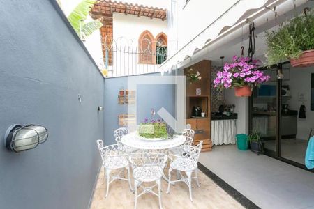 Casa à venda com 3 quartos, 110m² em Santa Efigênia, Belo Horizonte