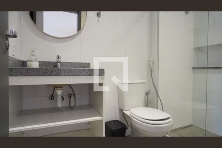 Banheiro de kitnet/studio para alugar com 1 quarto, 40m² em Saco dos Limões, Florianópolis