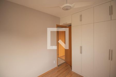 Quarto 2 de apartamento para alugar com 2 quartos, 47m² em Tribobó, São Gonçalo