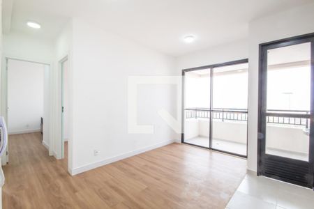 Sala de apartamento para alugar com 2 quartos, 45m² em Km 18, Osasco