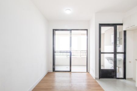 Sala de apartamento para alugar com 2 quartos, 45m² em Km 18, Osasco