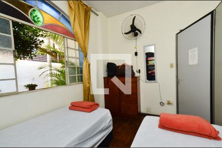 Quarto1 de casa à venda com 3 quartos, 400m² em Santa Efigênia, Belo Horizonte