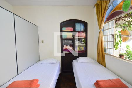 Quarto1 de casa à venda com 3 quartos, 400m² em Santa Efigênia, Belo Horizonte