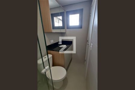 Banheiro de apartamento para alugar com 1 quarto, 56m² em Alto da Glória, Curitiba