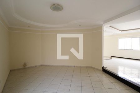 Sala 2 de casa para alugar com 4 quartos, 201m² em Santa Mônica, Uberlândia