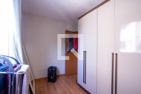 Quarto 2 de apartamento para alugar com 2 quartos, 47m² em Tribobó, São Gonçalo