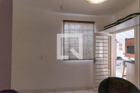 Sala de TV de casa à venda com 2 quartos, 290m² em Vila Marieta, Campinas