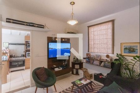 Sala de TV de casa à venda com 2 quartos, 290m² em Vila Marieta, Campinas