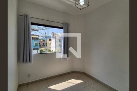 Quarto 1 de apartamento para alugar com 2 quartos, 54m² em Vargem Pequena, Rio de Janeiro