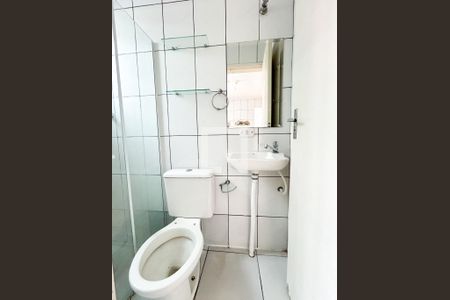 Banheiro de casa de condomínio para alugar com 1 quarto, 40m² em Vila Constancia, São Paulo