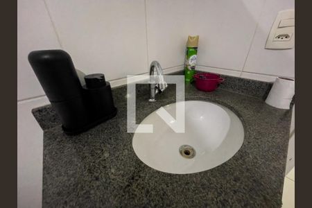 Banheiro de apartamento à venda com 1 quarto, 32m² em Jardim Santa Teresinha, São Paulo