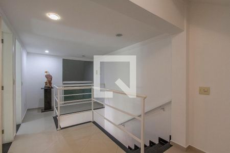 Hall da escada de casa de condomínio para alugar com 3 quartos, 480m² em Barra da Tijuca, Rio de Janeiro