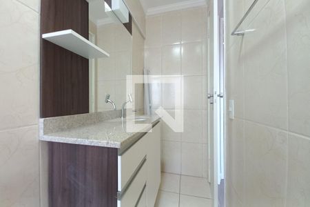 Banheiro de apartamento à venda com 1 quarto, 57m² em Cambuí, Campinas