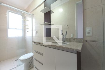 Banheiro de apartamento à venda com 1 quarto, 57m² em Cambuí, Campinas