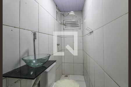 Banheiro de casa para alugar com 1 quarto, 40m² em Vargem Pequena, Rio de Janeiro