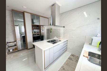 Casa à venda com 3 quartos, 205m² em Vila Fiat Lux, São Paulo