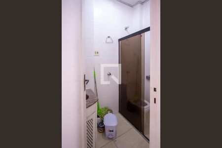 Banheiro de kitnet/studio para alugar com 1 quarto, 30m² em Centro, Niterói