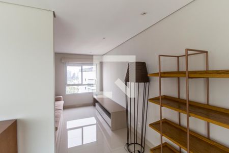 Sala de TV de apartamento à venda com 3 quartos, 196m² em Empresarial 18 do Forte, Barueri