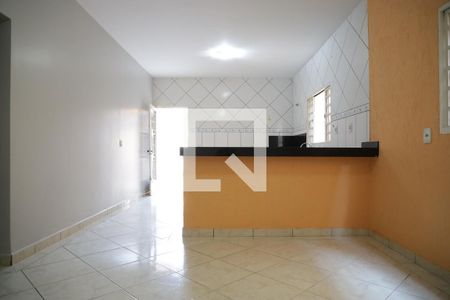 Sala de casa para alugar com 3 quartos, 220m² em Residencial Recanto do Bosque, Goiânia