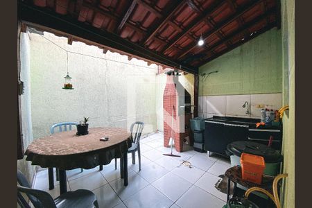 Quintal de casa à venda com 3 quartos, 110m² em Jardim Odete, São Paulo